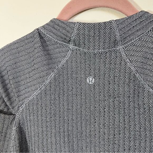 Lululemon Think Fast Long Sleeve Top Herringbone Black White 12 - Picture 10 of 13